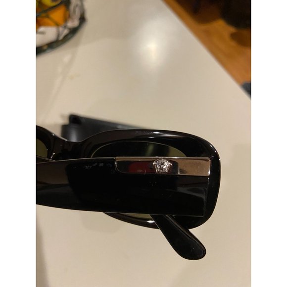 Gianni Versace Ladies Vintage Sunglasses w/Case Mo main image 4